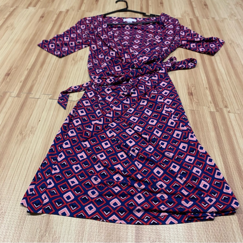 Motherhood Maternity Wrap Dress Geometric print medium